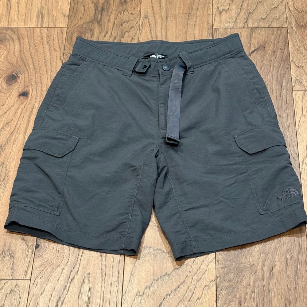 The North Face Mens Paramount Peak II Cargo Shorts Gray Hiking Belted Size 30